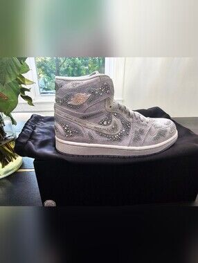 Rare Limited EDITION, JORDAN 1'S SWAROVSKI EDITION. WON ON SNEAKER APP.